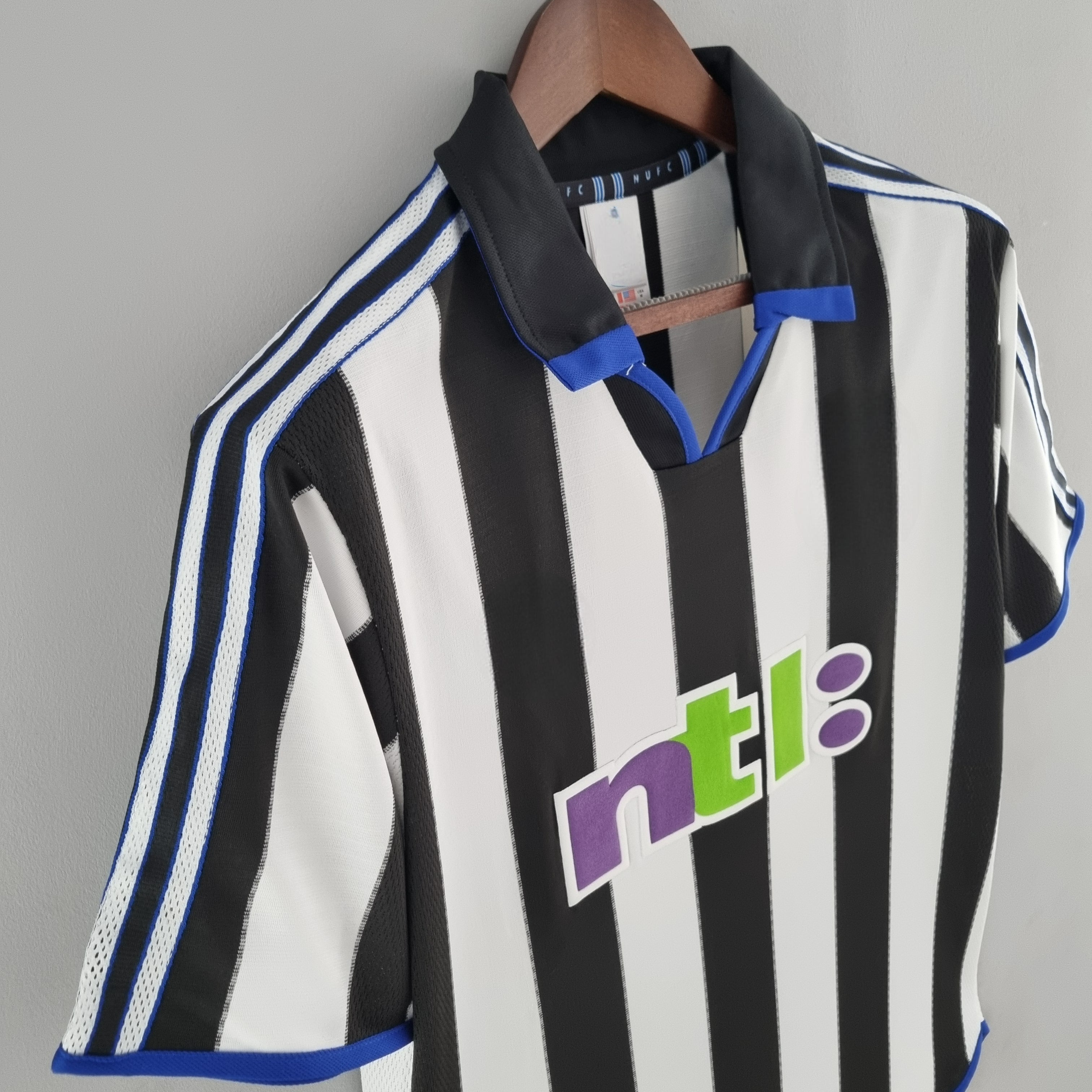 Newcastle 00-01, Home (Retro) Shirt