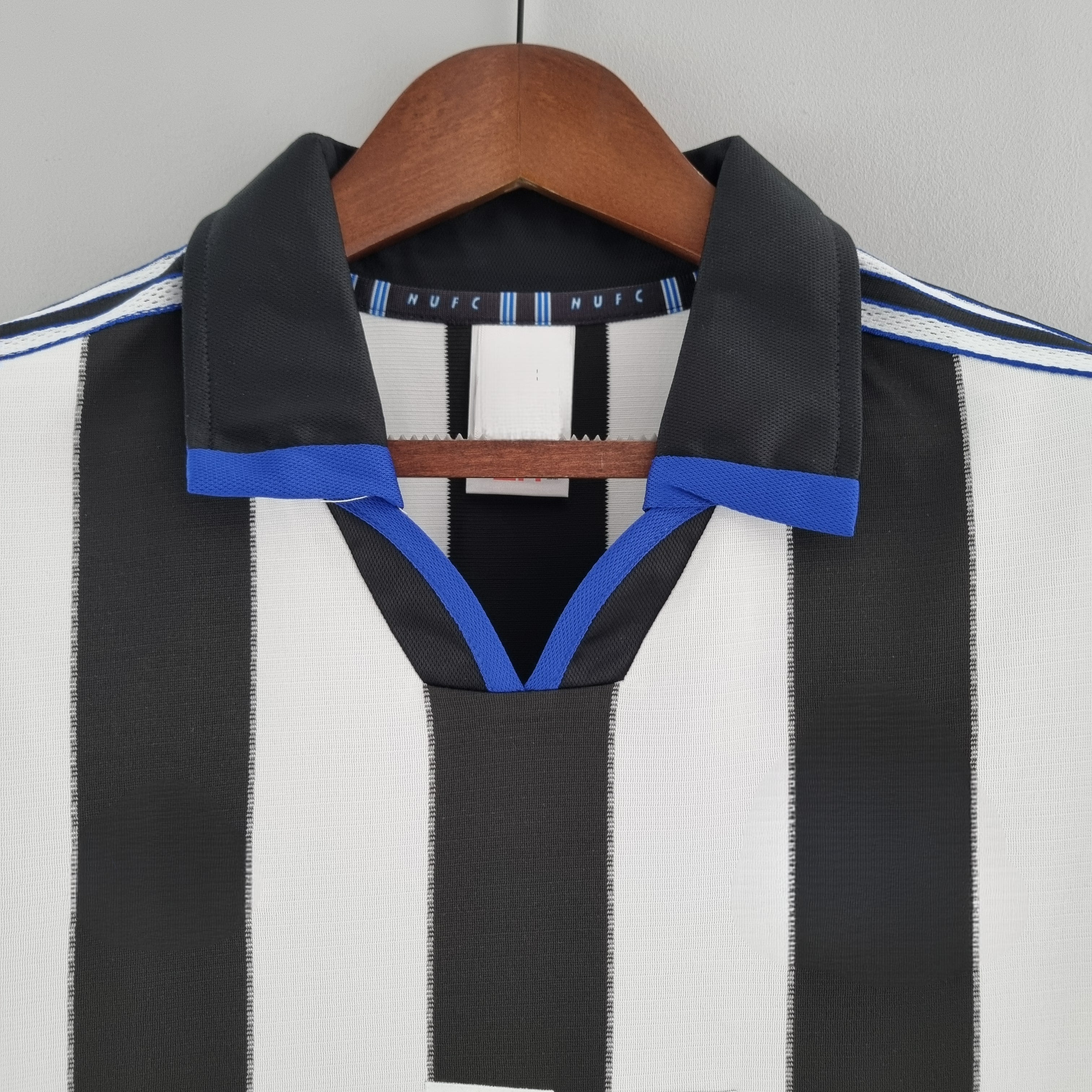 Newcastle 00-01, Home (Retro) Shirt